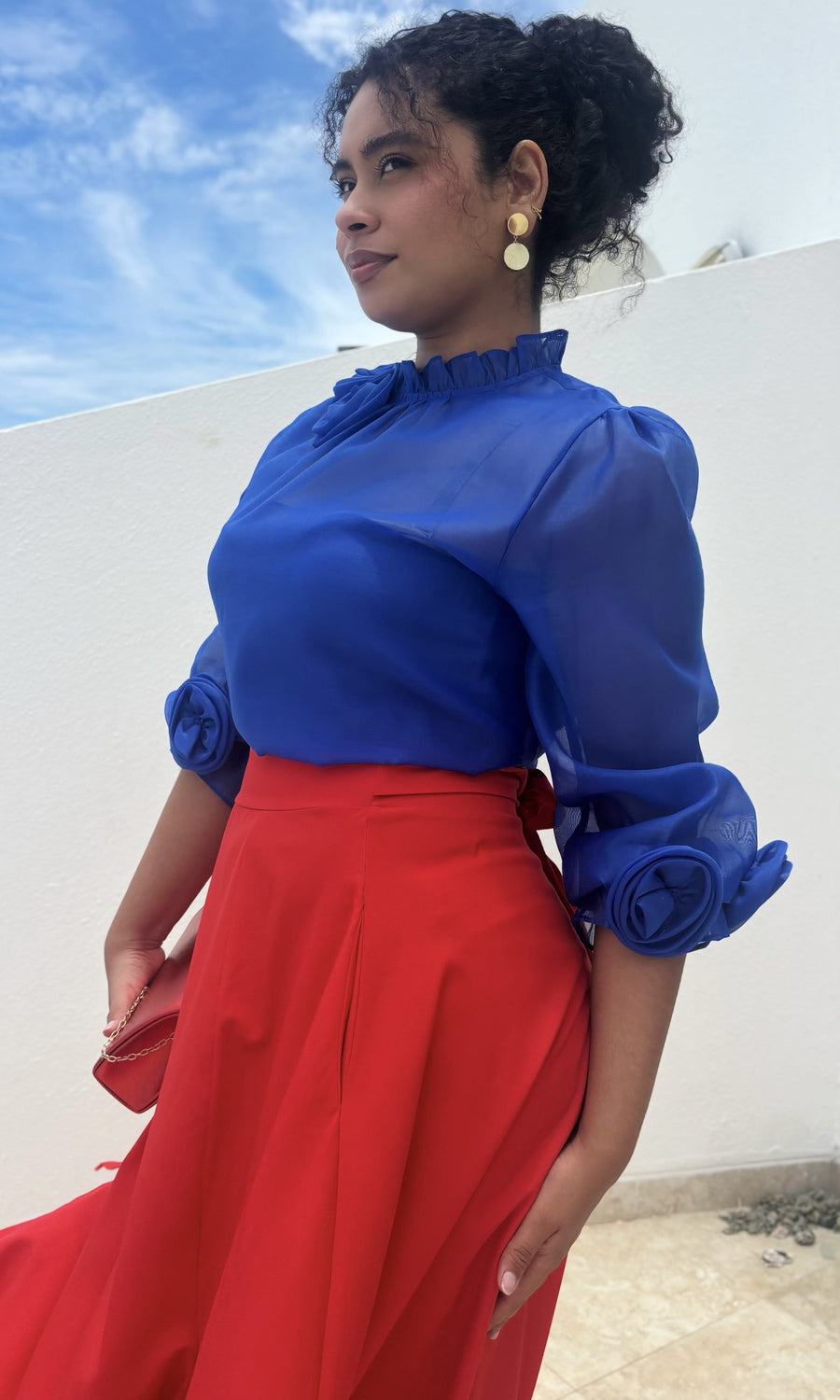 Blusa Rosetas Cuello Alto Azul