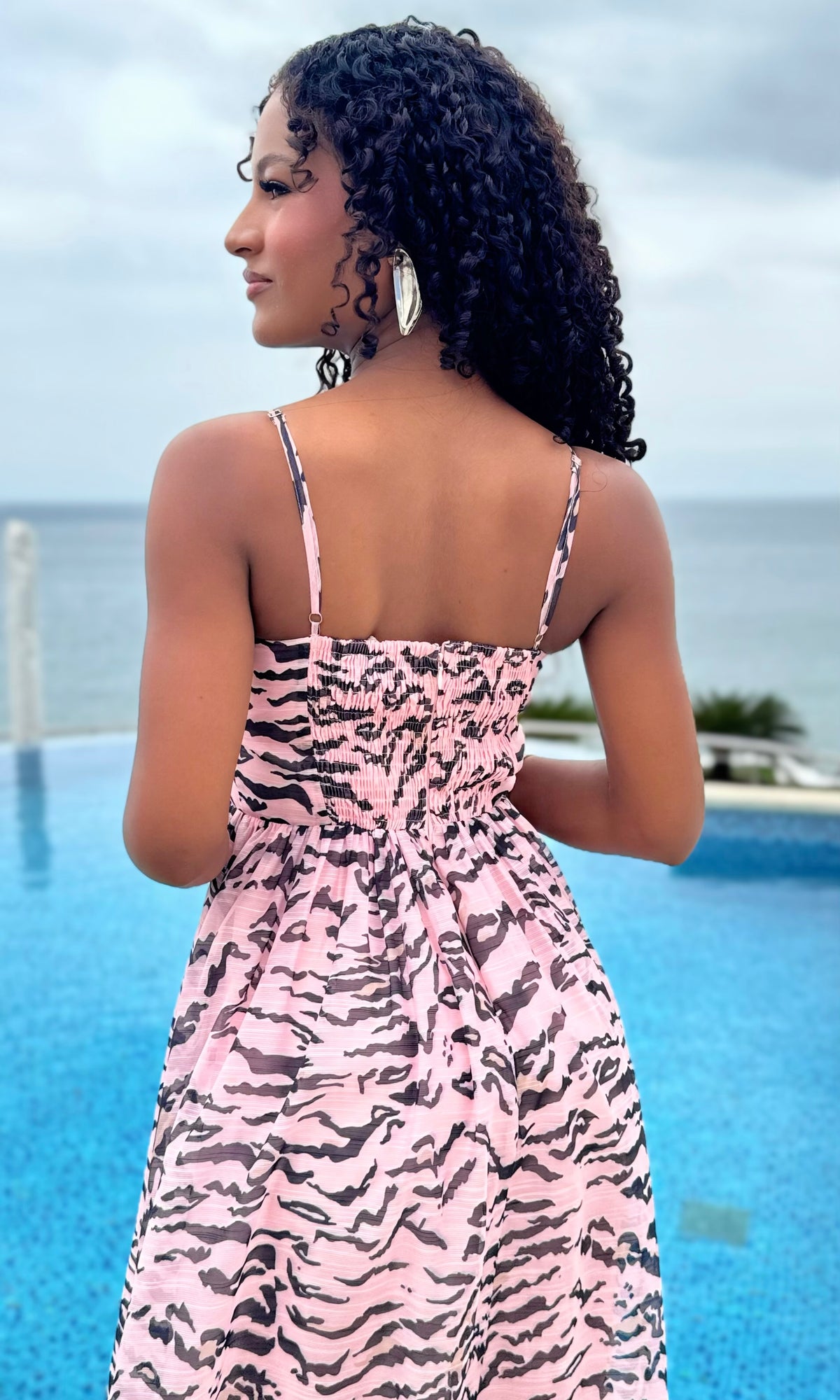 Vestido Midi Animal Print Rosa