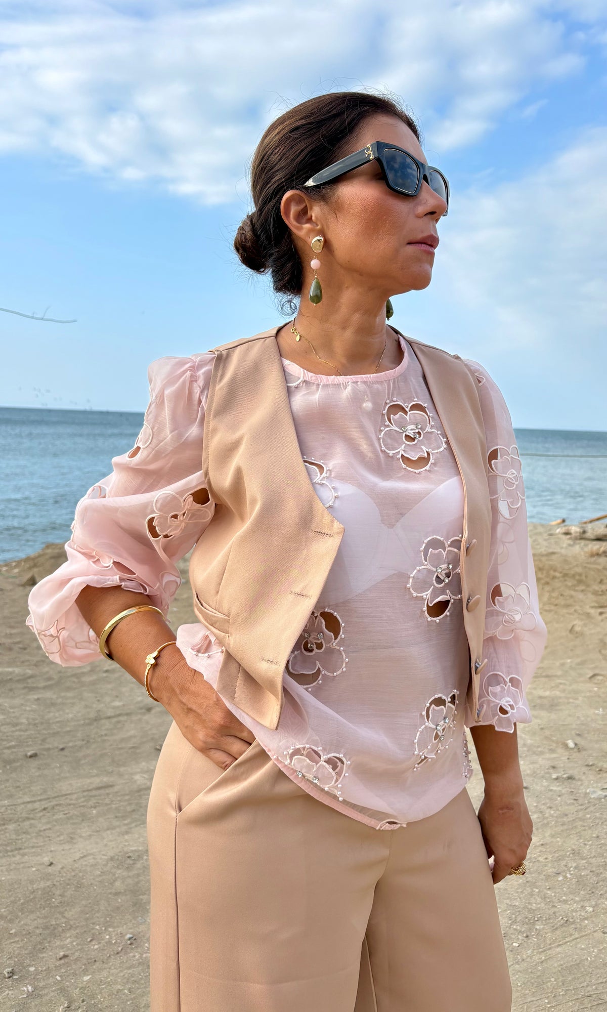 Blusa Flores Caladas y Perlas