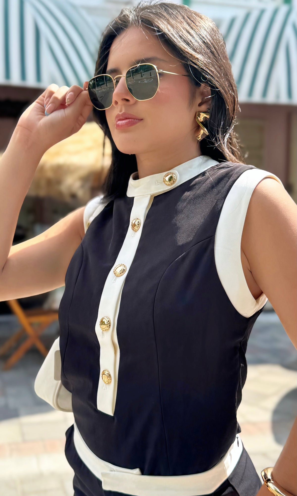 Conjunto Negro Botones Dorados