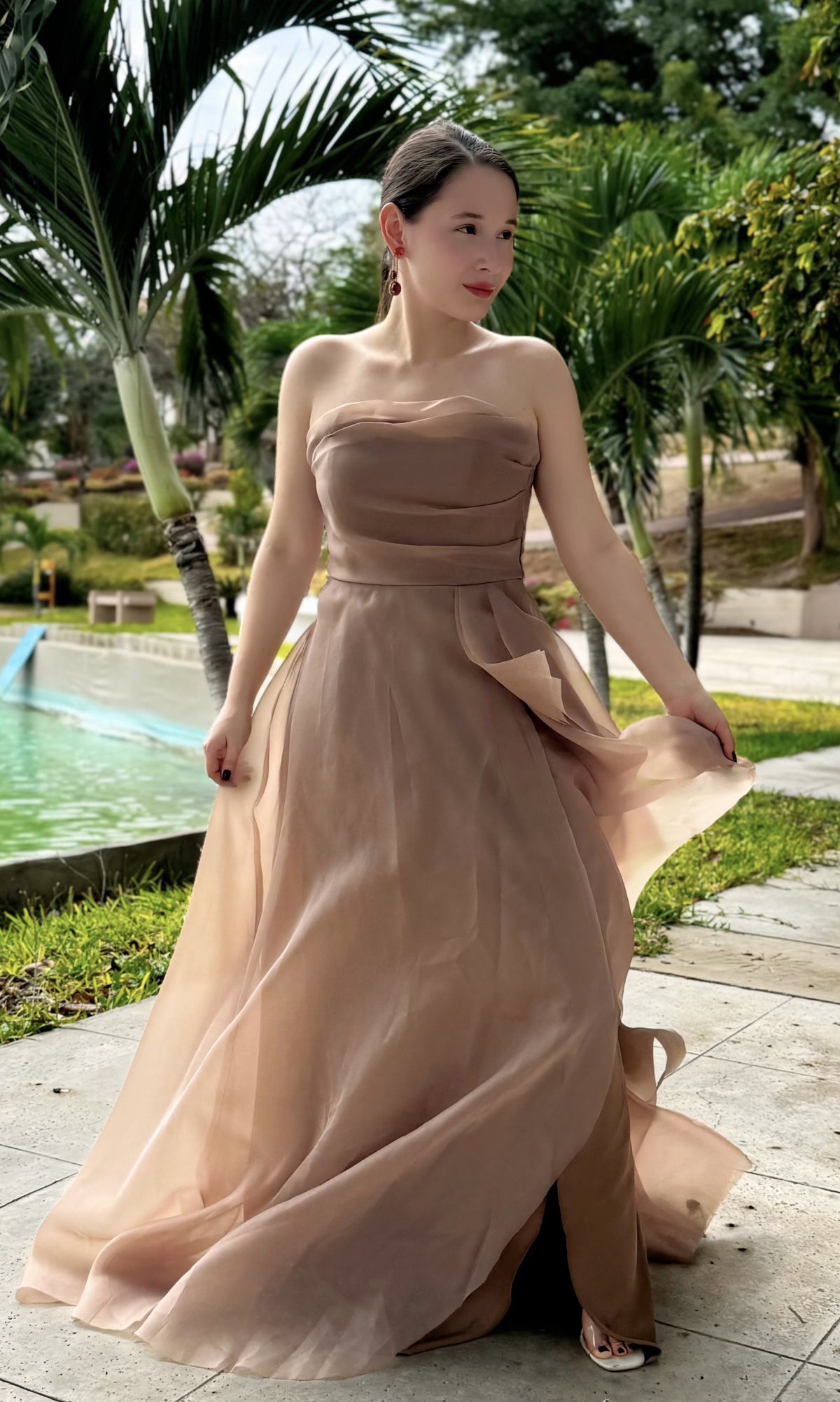 Vestido Strapless Volantes Café