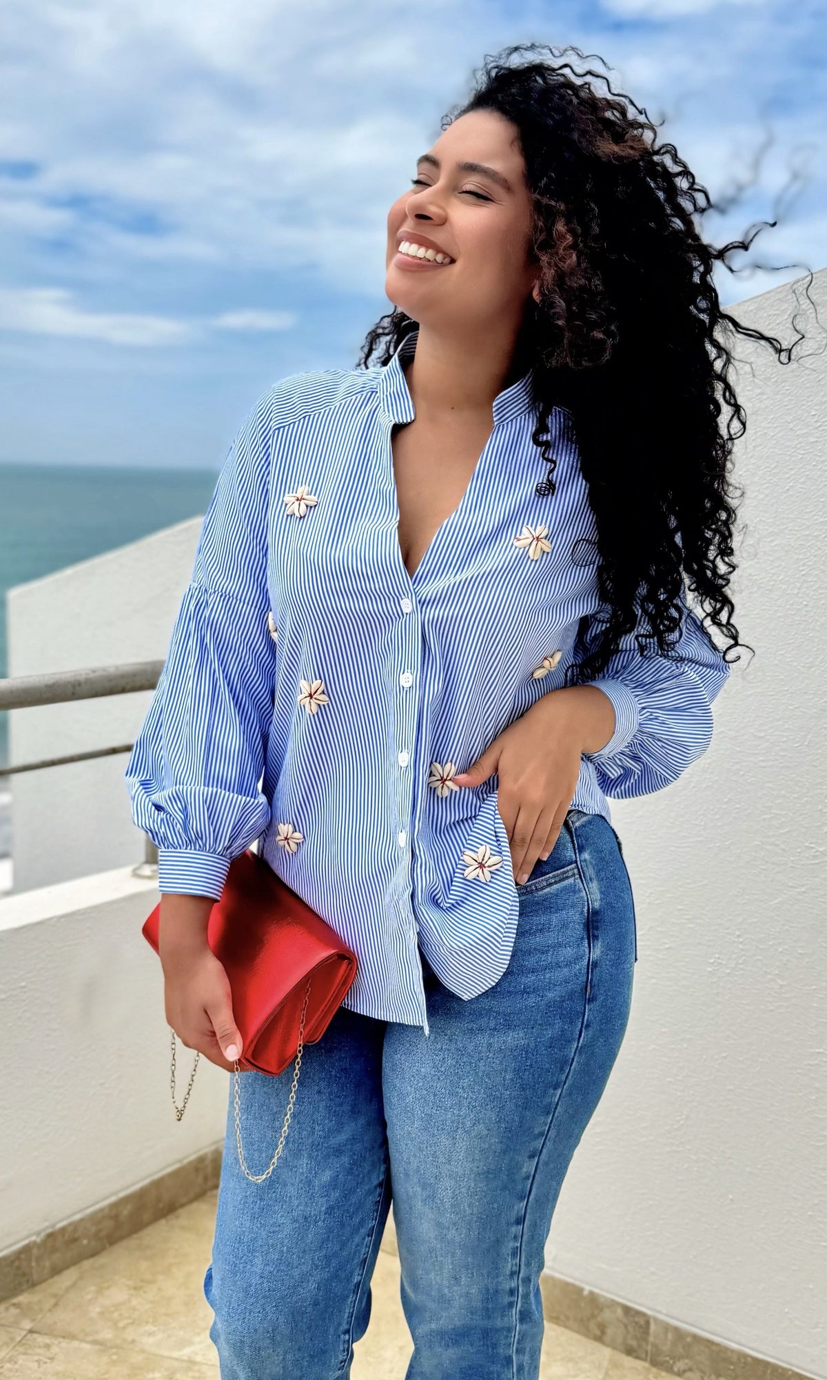 Blusa Rayas Flores Aplicadas Celeste