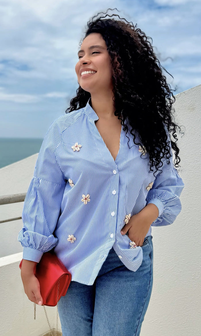 Blusa Rayas Flores Aplicadas Celeste