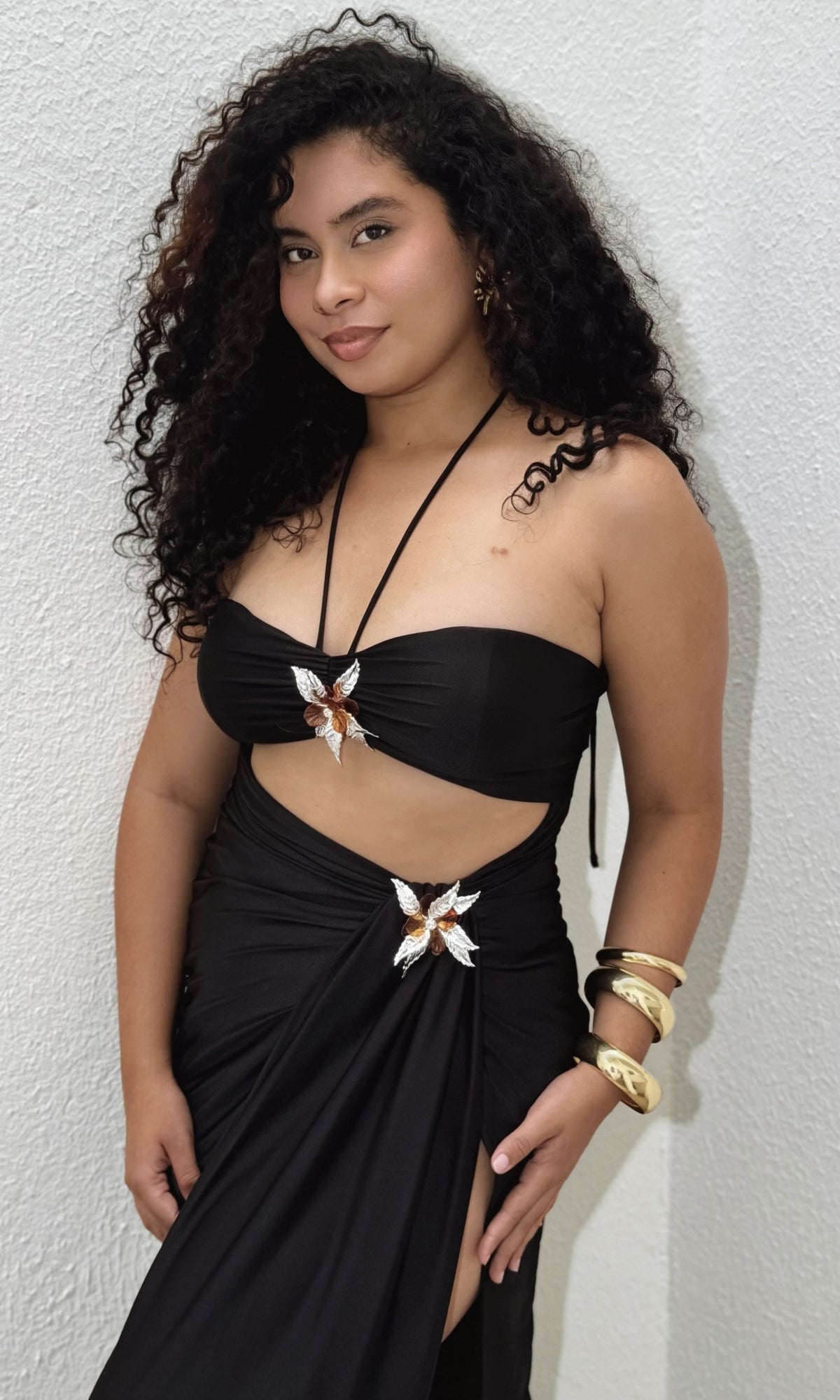 Vestido Halter Flores Doradas Negro