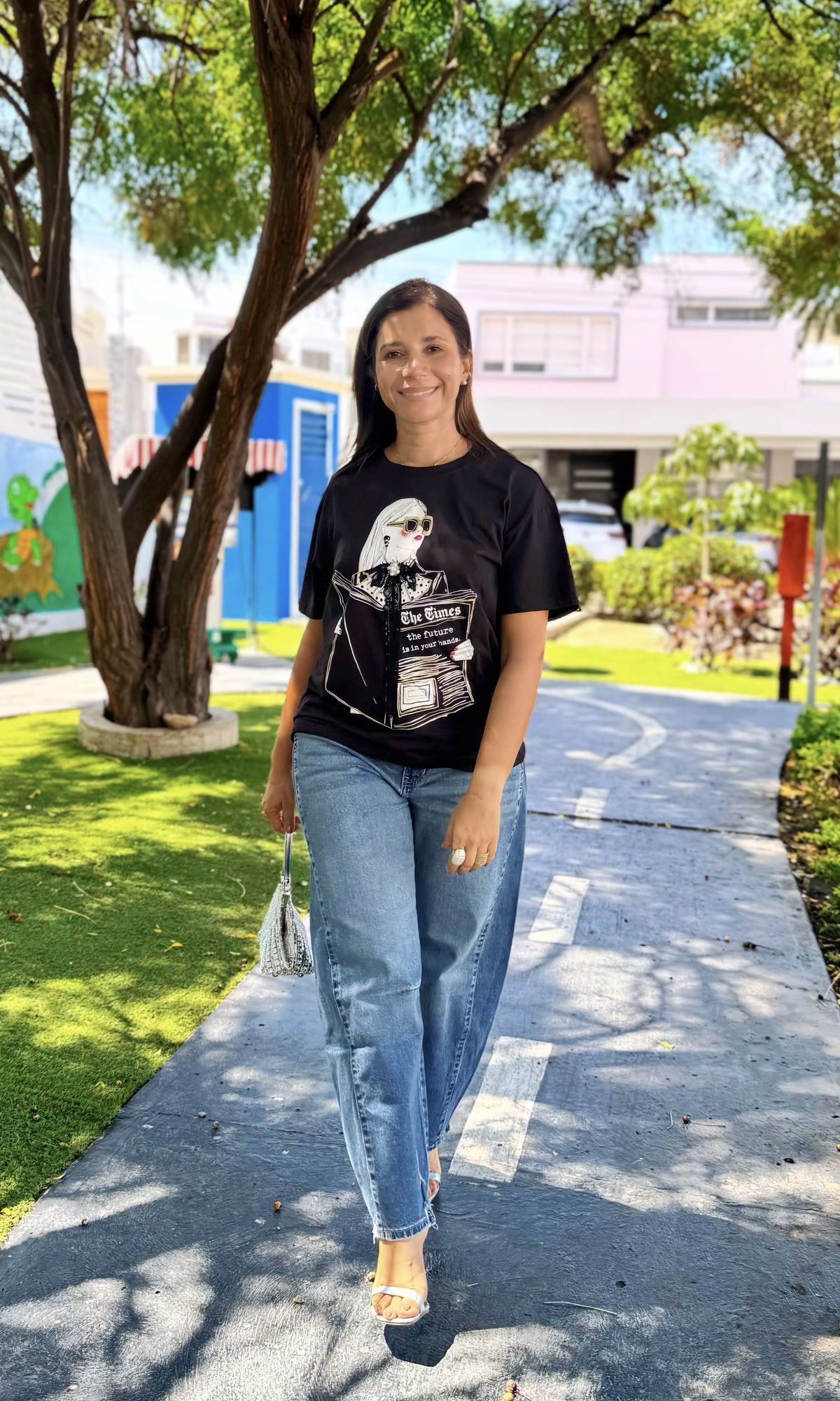 Camiseta Ilustración Periódico Negro