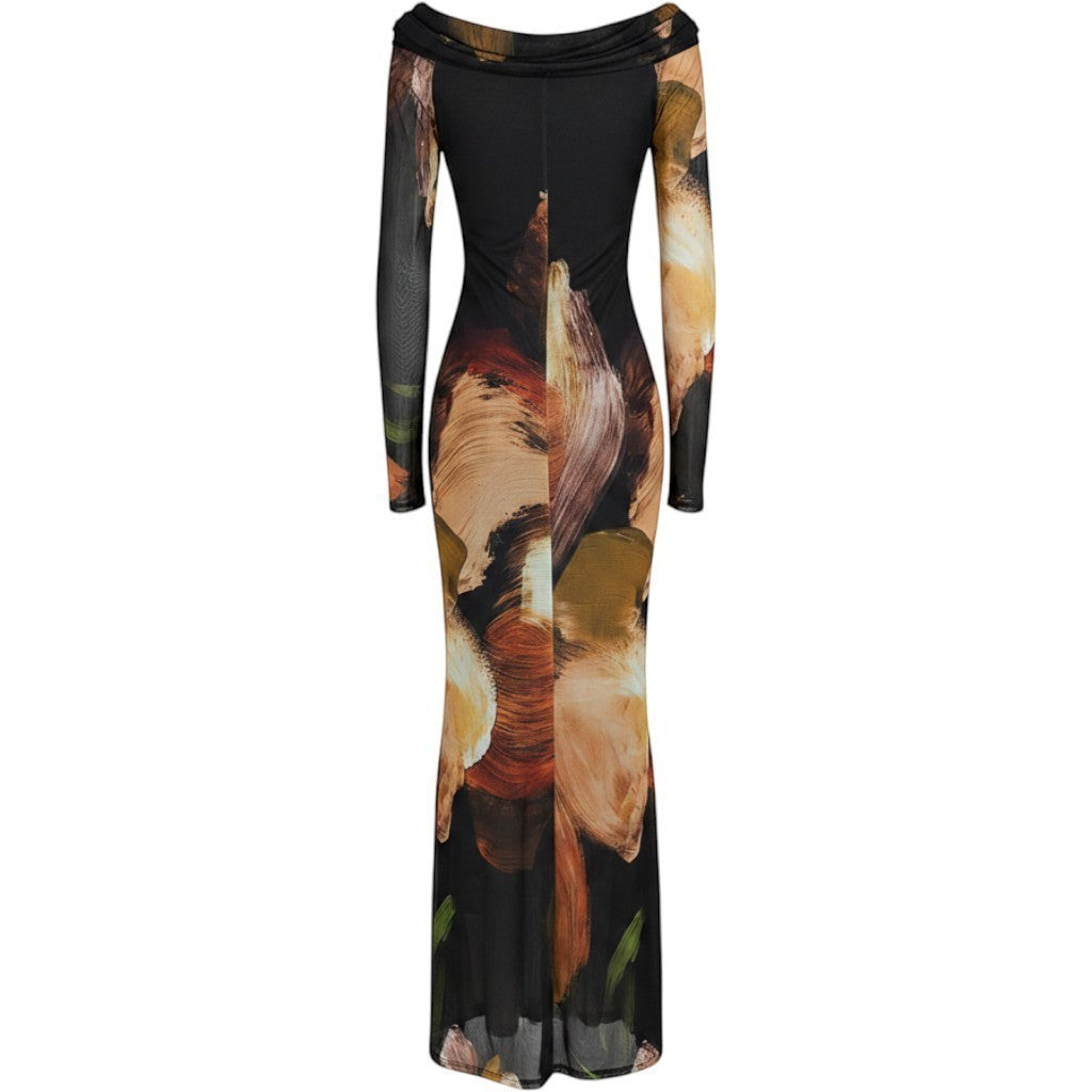 Vestido largo Exotica de noche con estampado floral abstracto en tonos tierra, escote barco y manga larga ajustada
