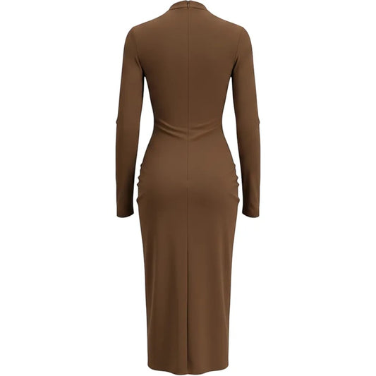 Vestido midi Exotica ajustado color marrón chocolate con cuello alto, manga larga y abertura trasera