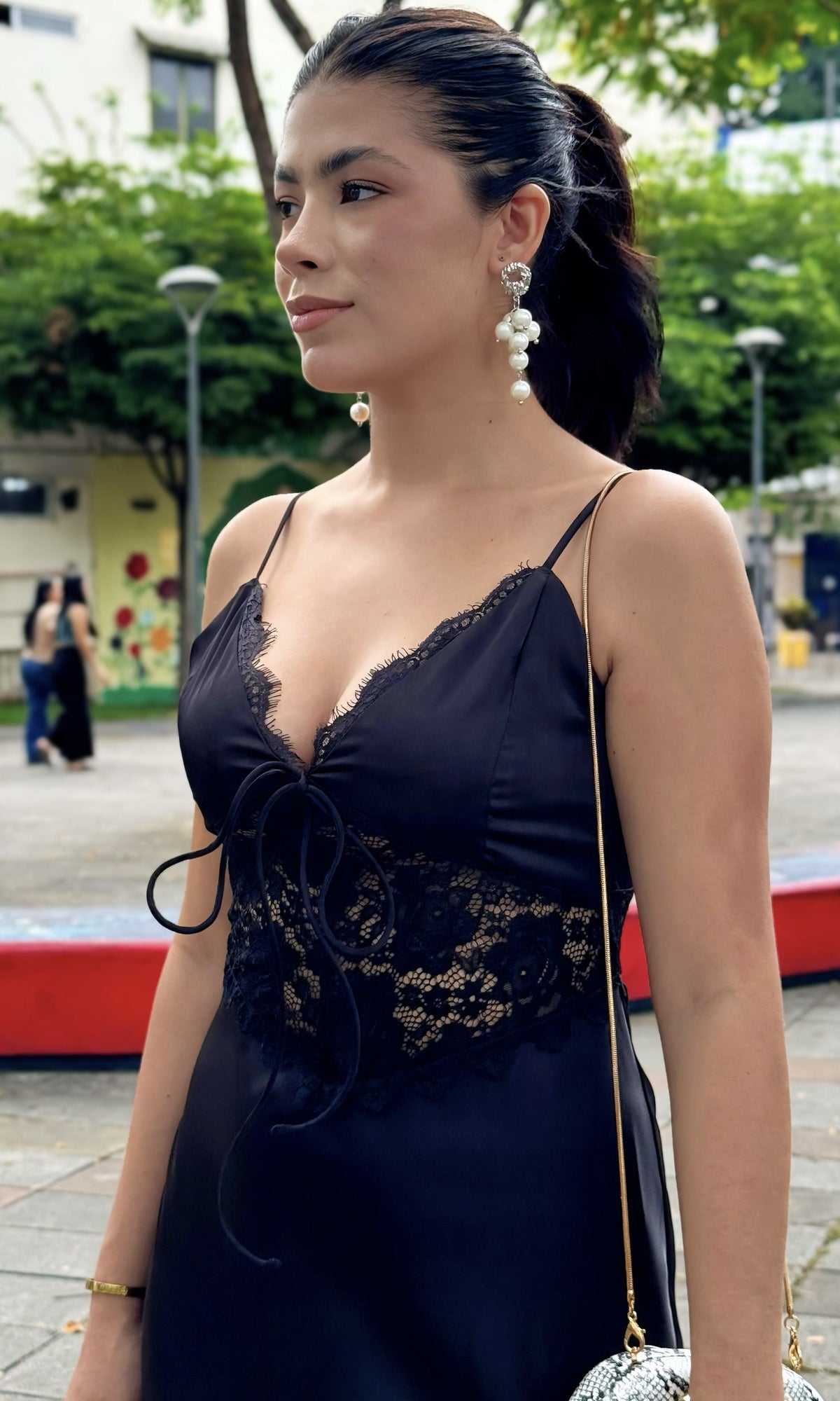 Vestido Encaje Asimétrico Negro
