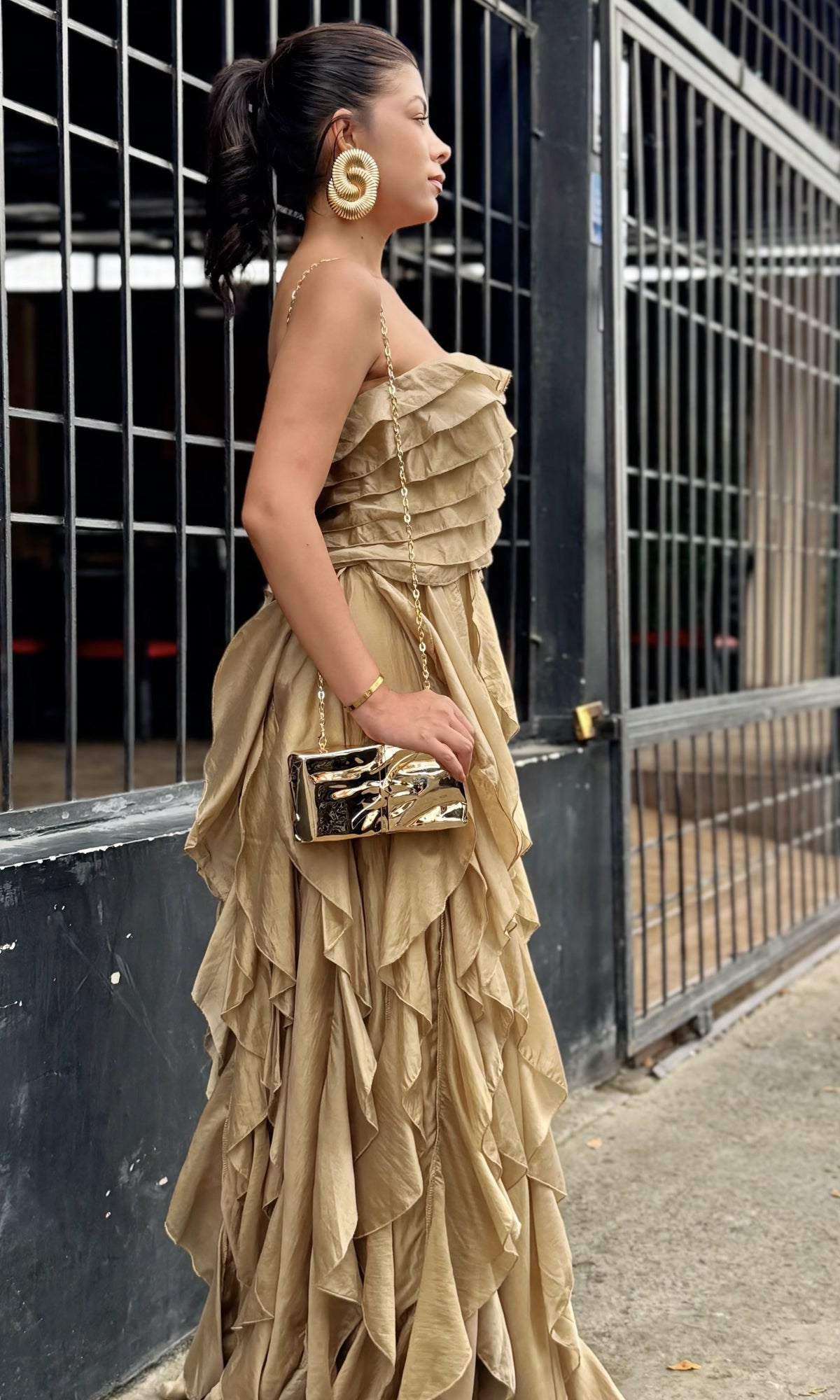 Vestido Volantes Gala Dorado