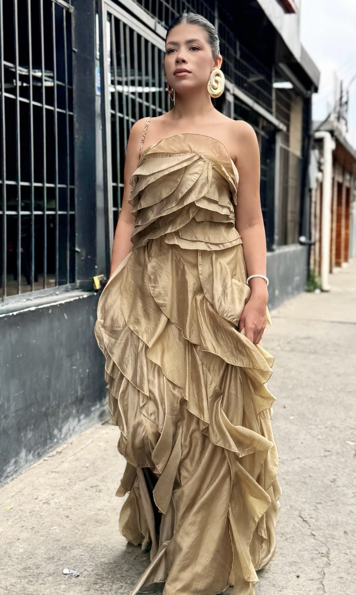 Vestido Volantes Gala Dorado