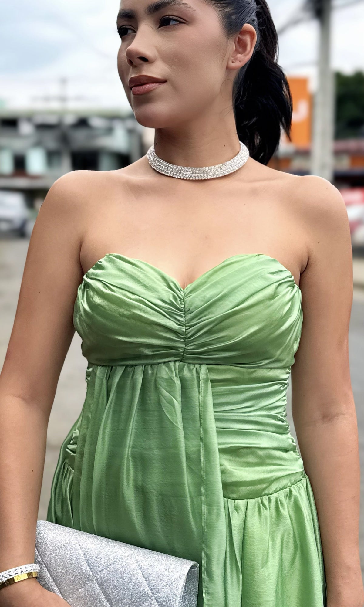 Vestido Satinado Abertura Verde