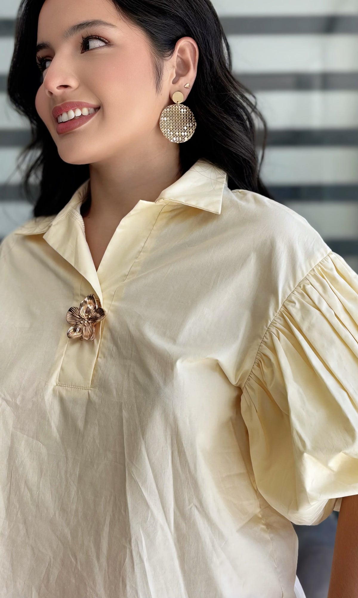 Blusa Corta Abullonada Crema