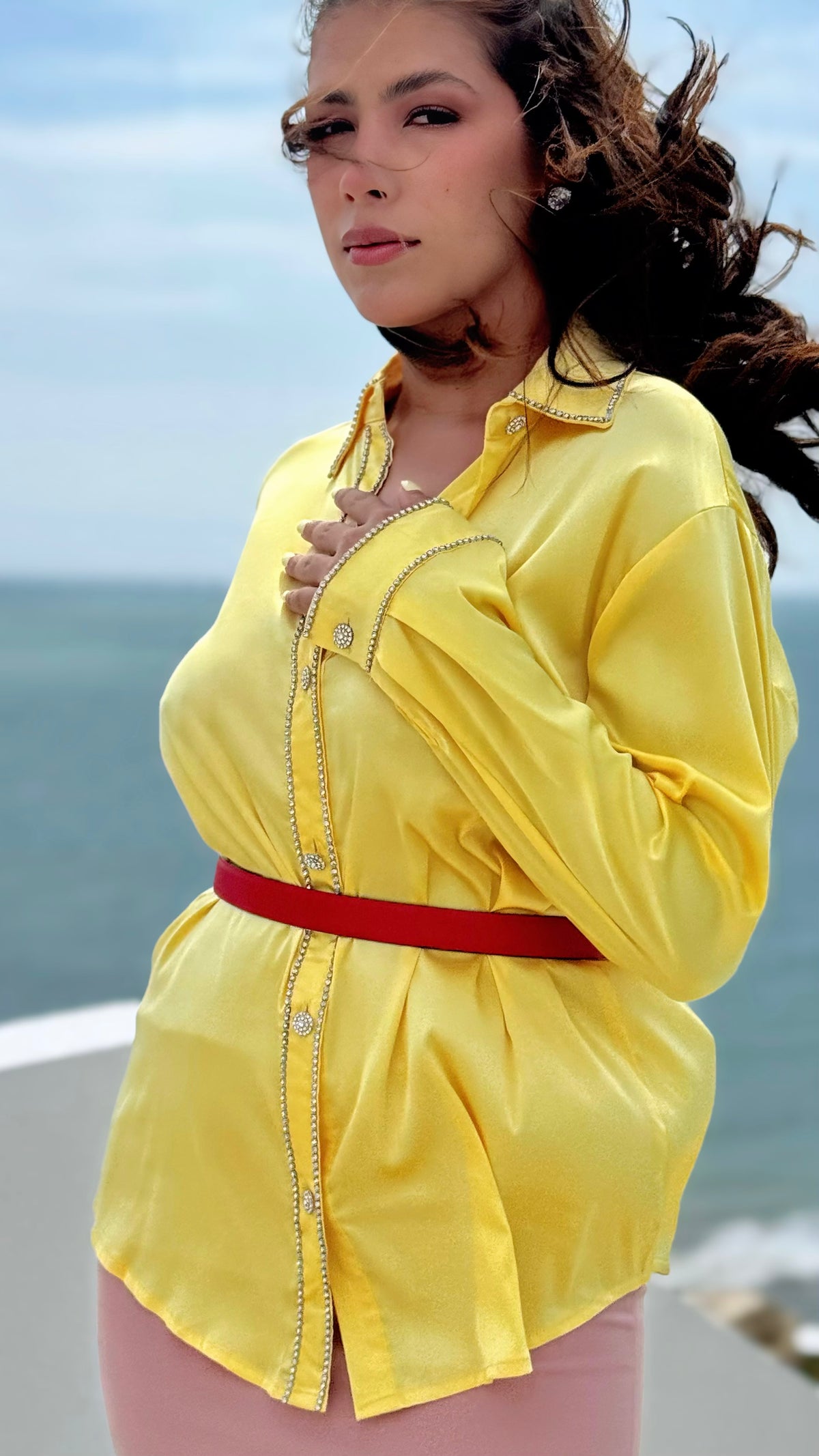 Blusa Saten con Pedreria :: Amarillo