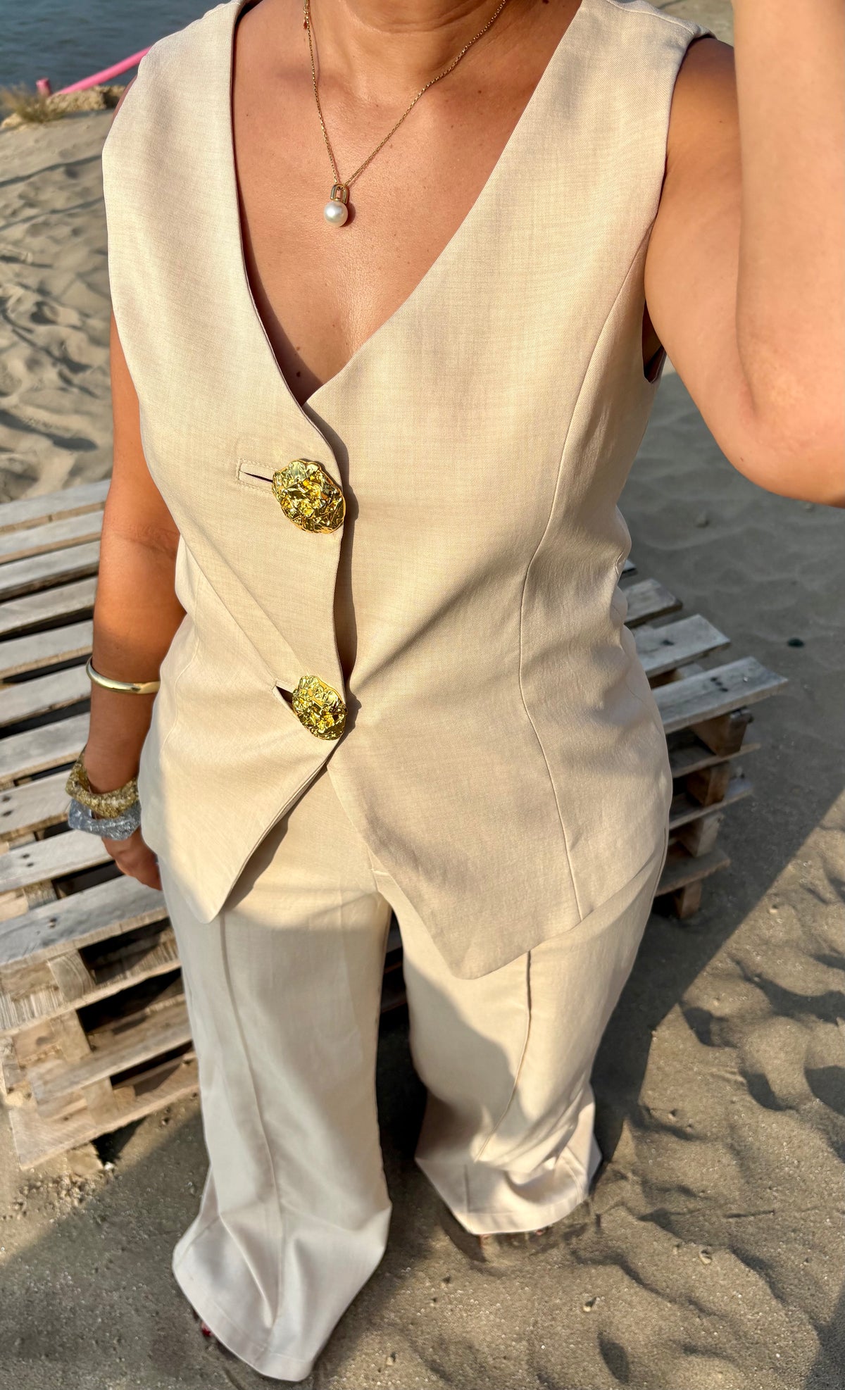 Conjunto Chaleco y Pantalón Beige