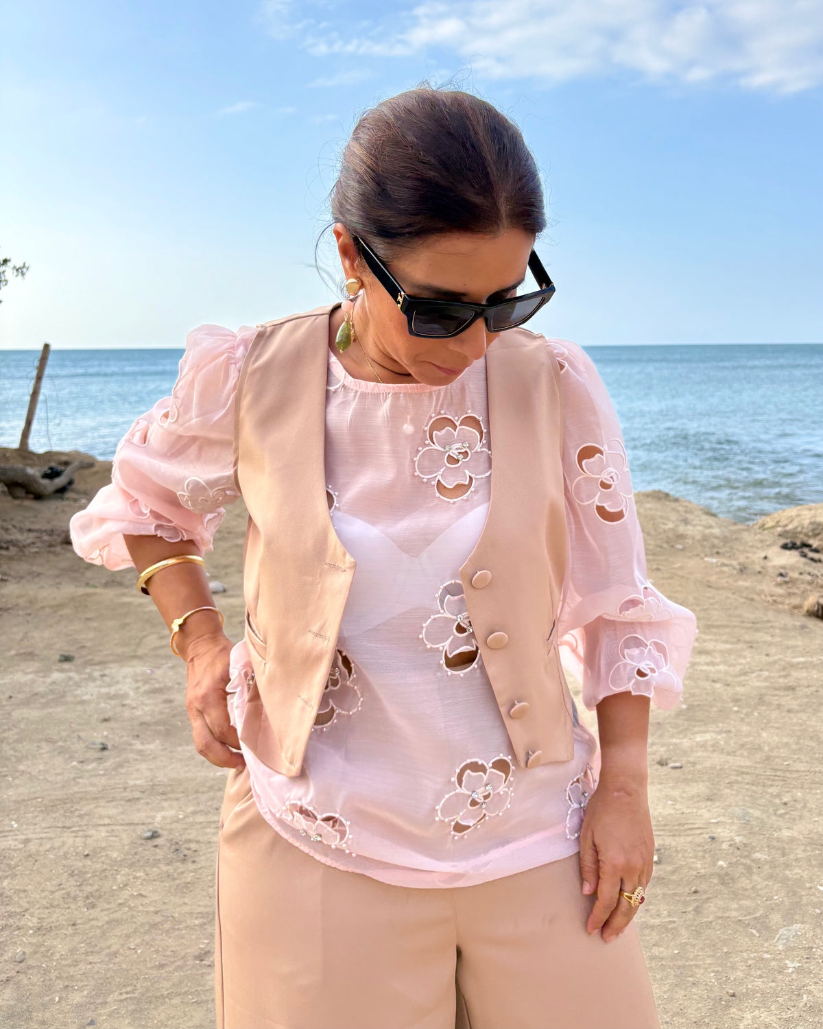 Blusa Flores Caladas y Perlas