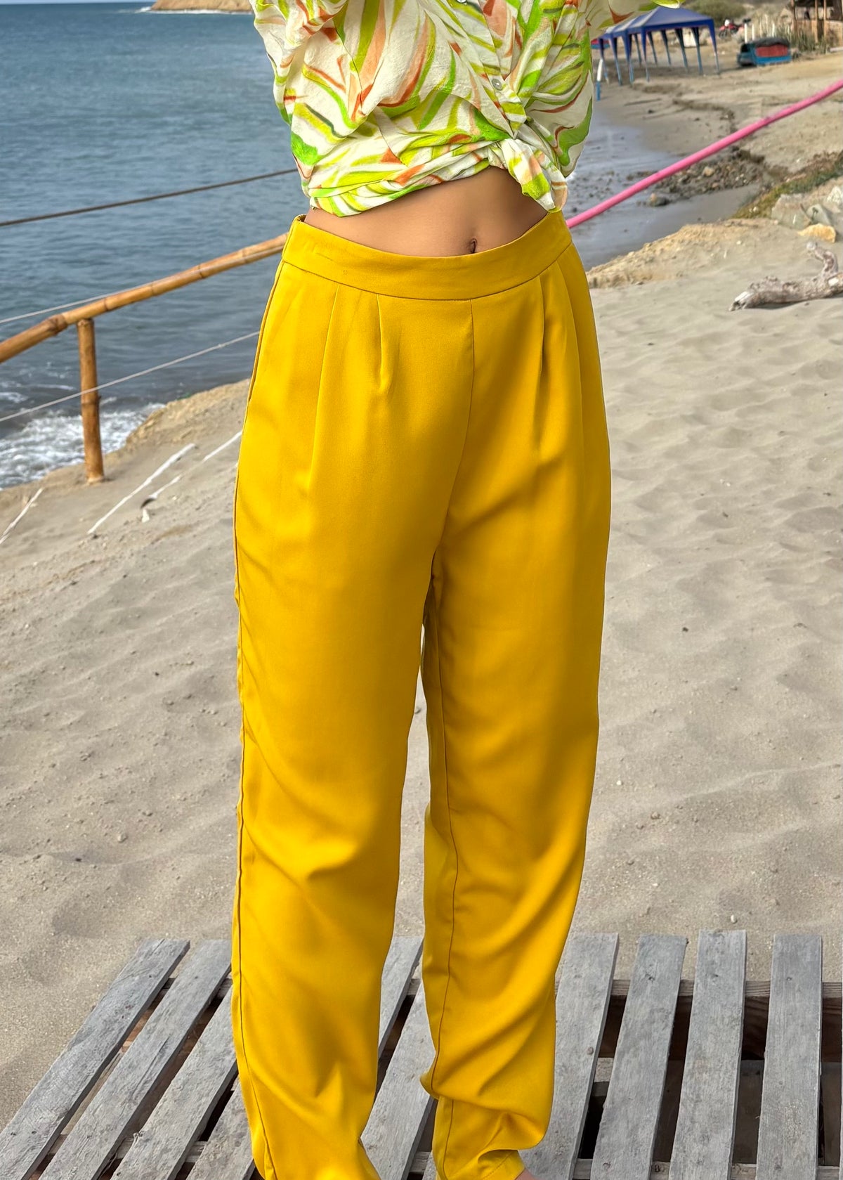 Pantalón Mostaza con Pliegues