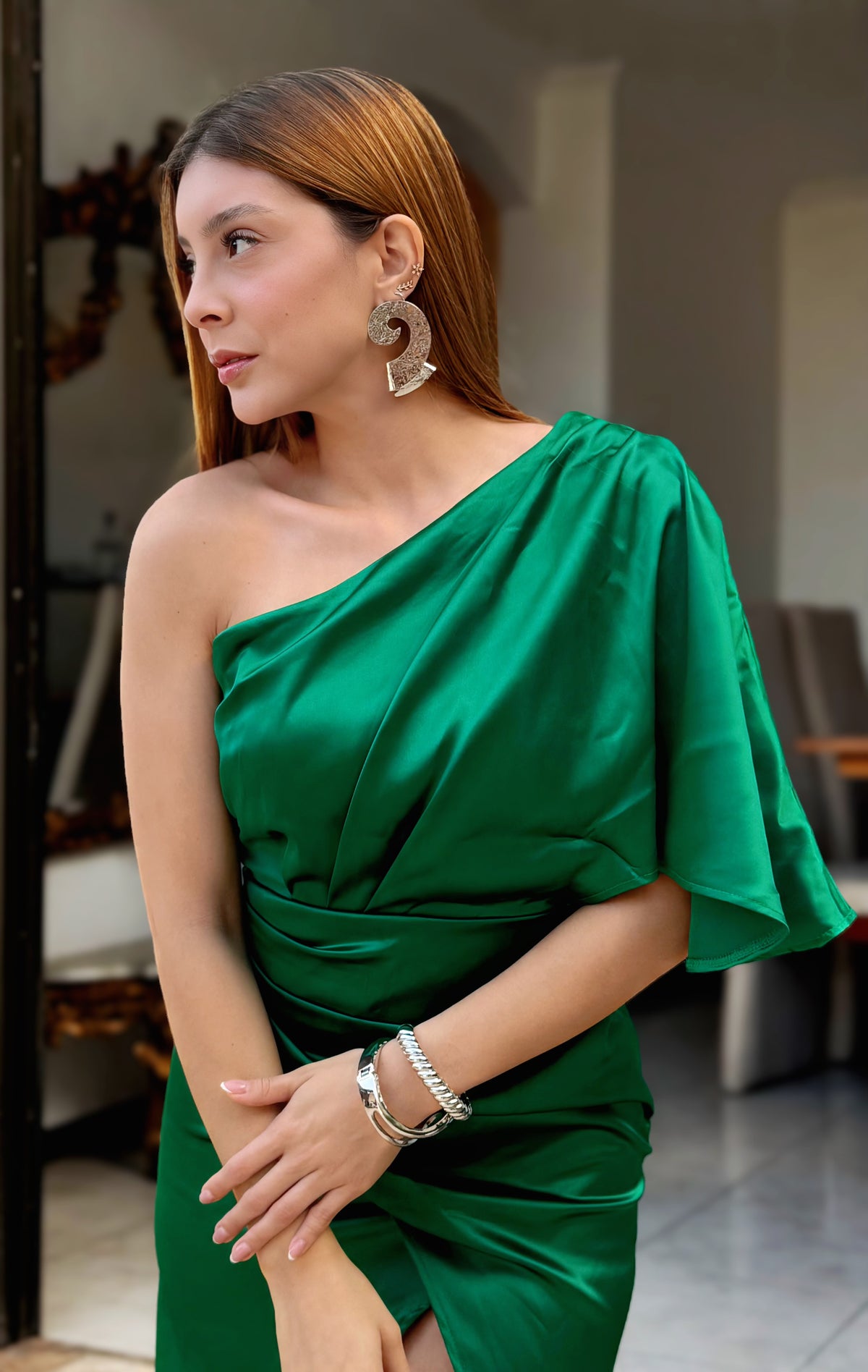 Vestido Verde Un Hombro con Abertura