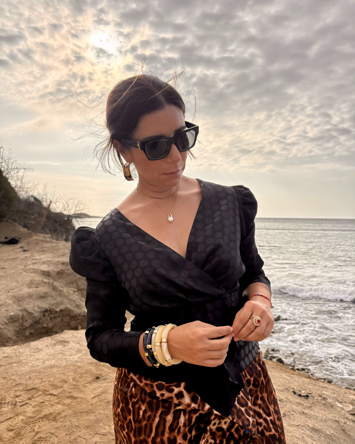 Blusa Negra Lunares Cruzada