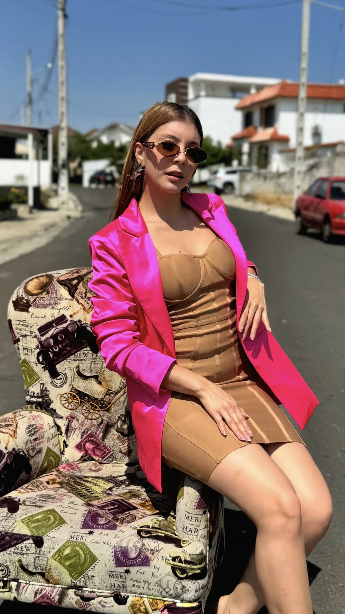 Look blazer con vestido ceñido
